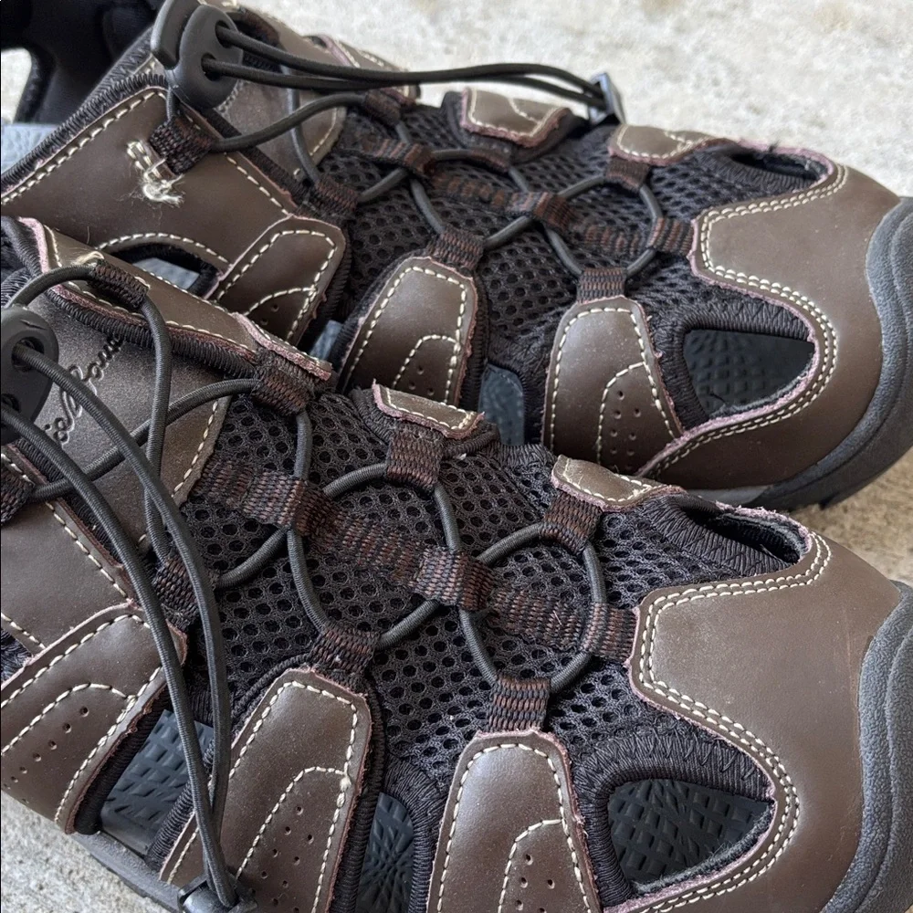 Eddie Bauer Leather Enclosed Toe Bungee Closure Meridian Sandals.